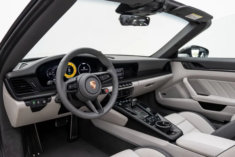 2025 بورش 911 كاريرا in Dubai