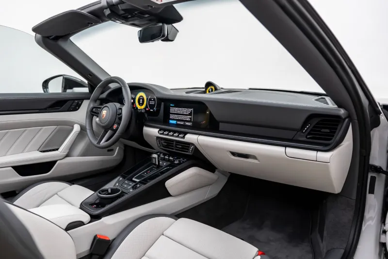 2025 بورش 911 كاريرا in Dubai