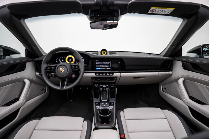 2025 بورش 911 كاريرا in Dubai