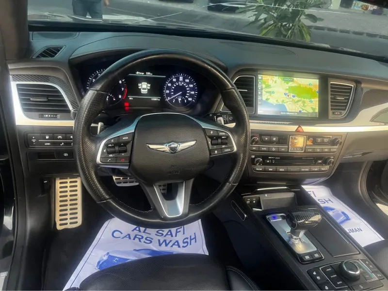 2018 جينيسس جي ٨٠ in Dubai