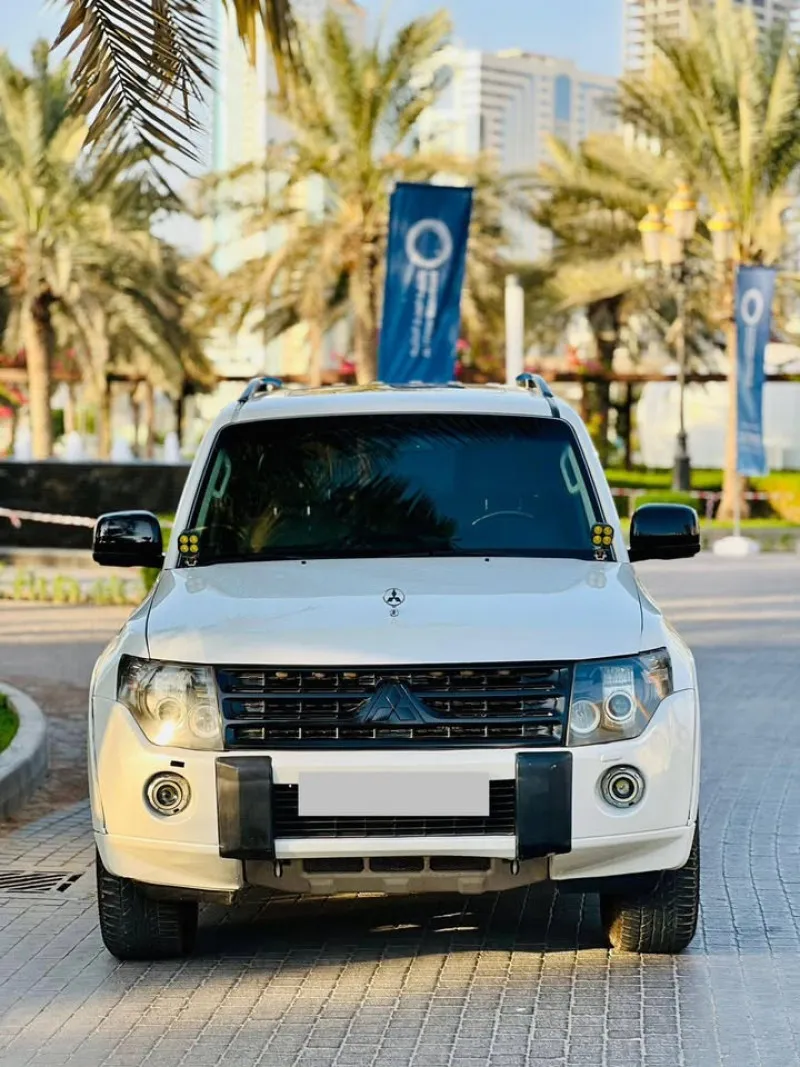 2011 ميتسوبيشي باجيرو in Dubai