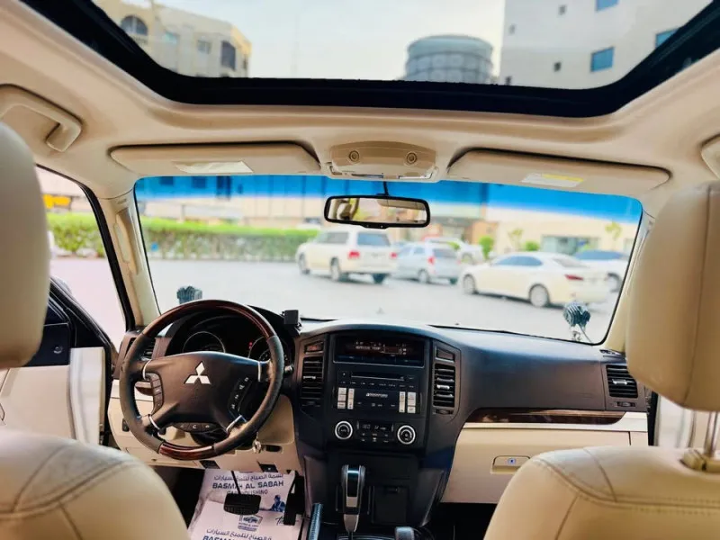 2011 ميتسوبيشي باجيرو in Dubai