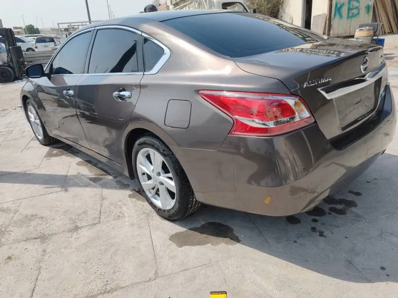 2013 نيسان آلتيما in Dubai