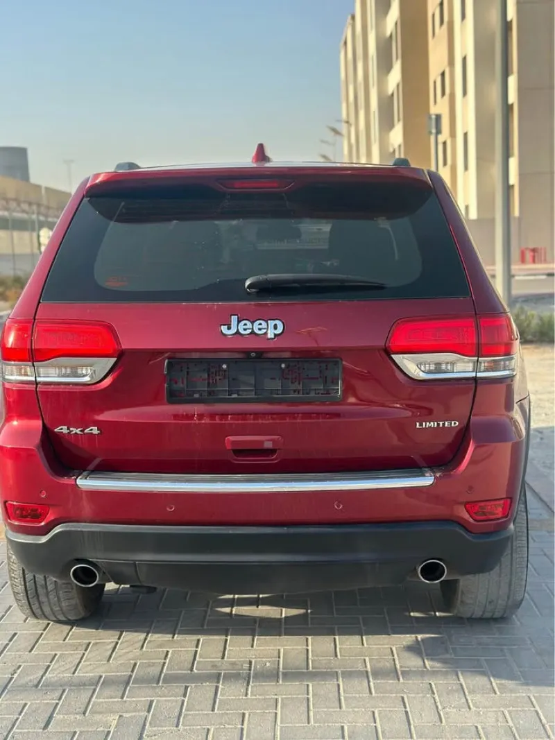 2015 جييب جراند شيروكي in Dubai