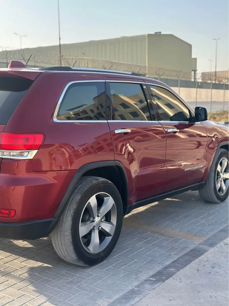 2015 جييب جراند شيروكي in Dubai