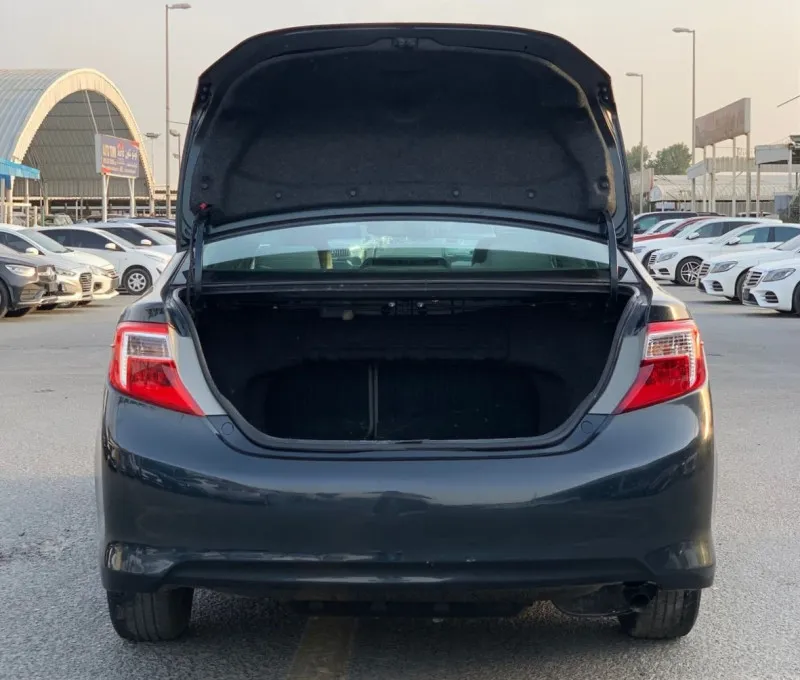 2012 تويوتا كامري in Dubai