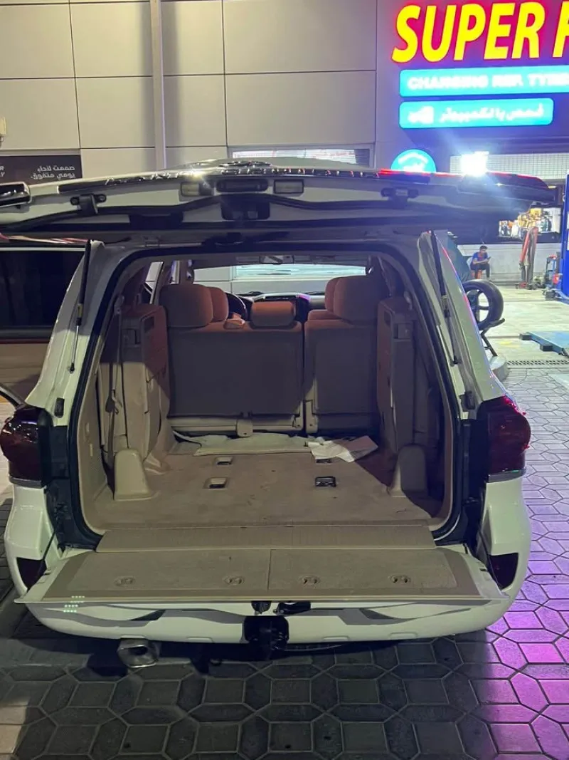 2013 تويوتا لاند كروزر in Dubai