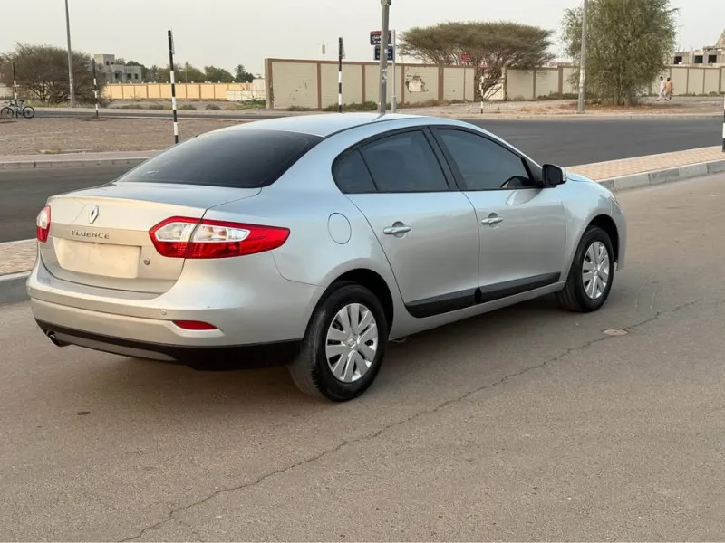 2015 رينو فلوينس in Dubai