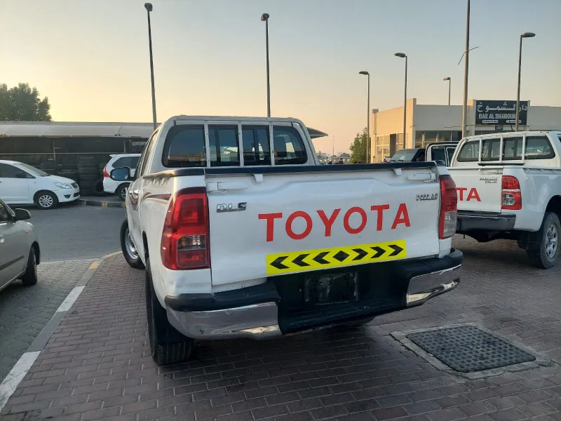 2018 Toyota Hilux in Dubai