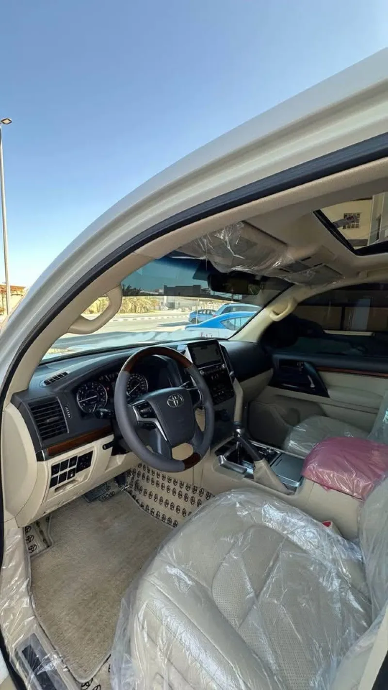 2017 Toyota Land Cruiser in Dubai