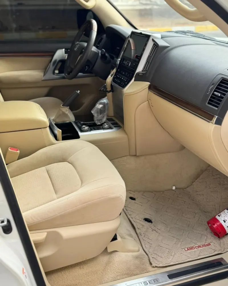 2017 Toyota Land Cruiser in Dubai