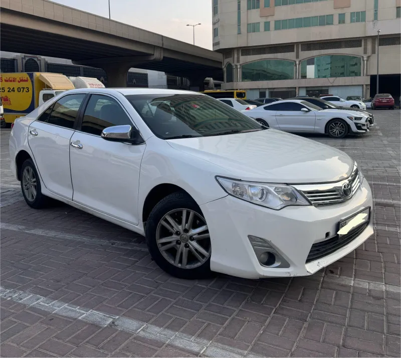 2015 تويوتا كامري in Dubai