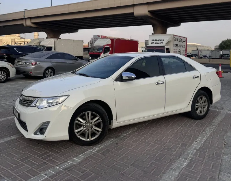 2015 تويوتا كامري in Dubai