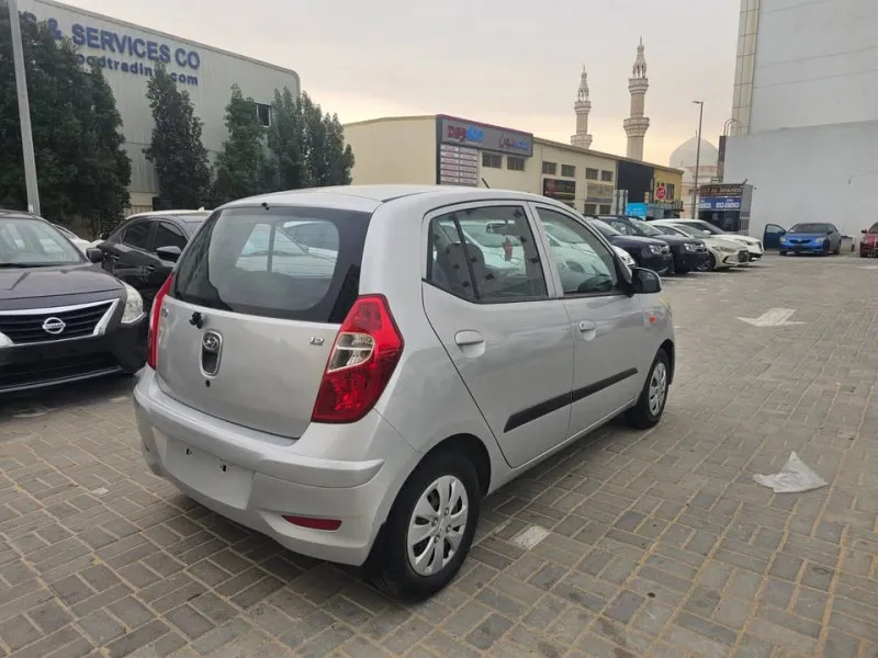 2015 هيونداي آي١٠ in Dubai