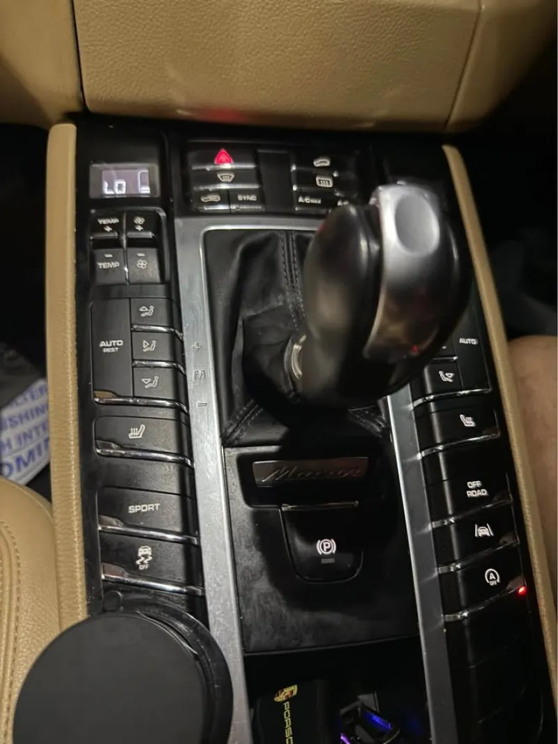 2018 Porsche Macan in Dubai
