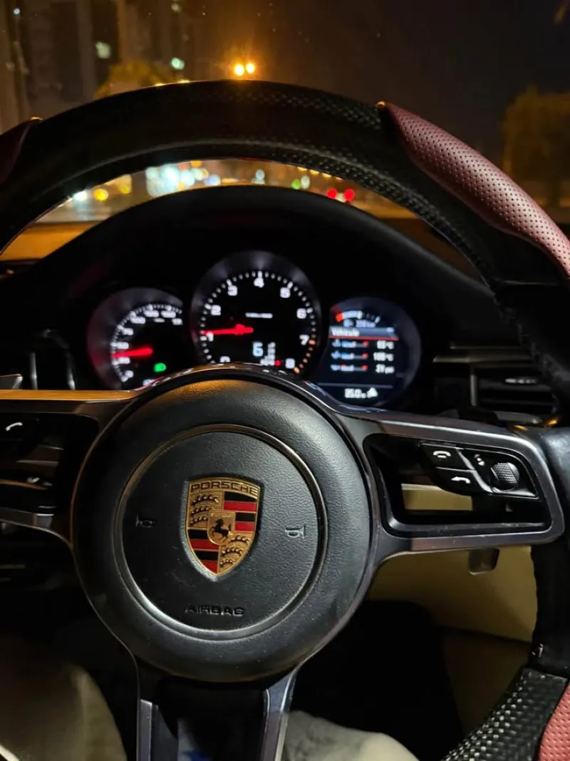 2018 Porsche Macan in Dubai