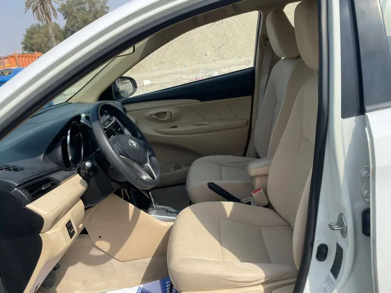 2015 تويوتا ياريس in Dubai