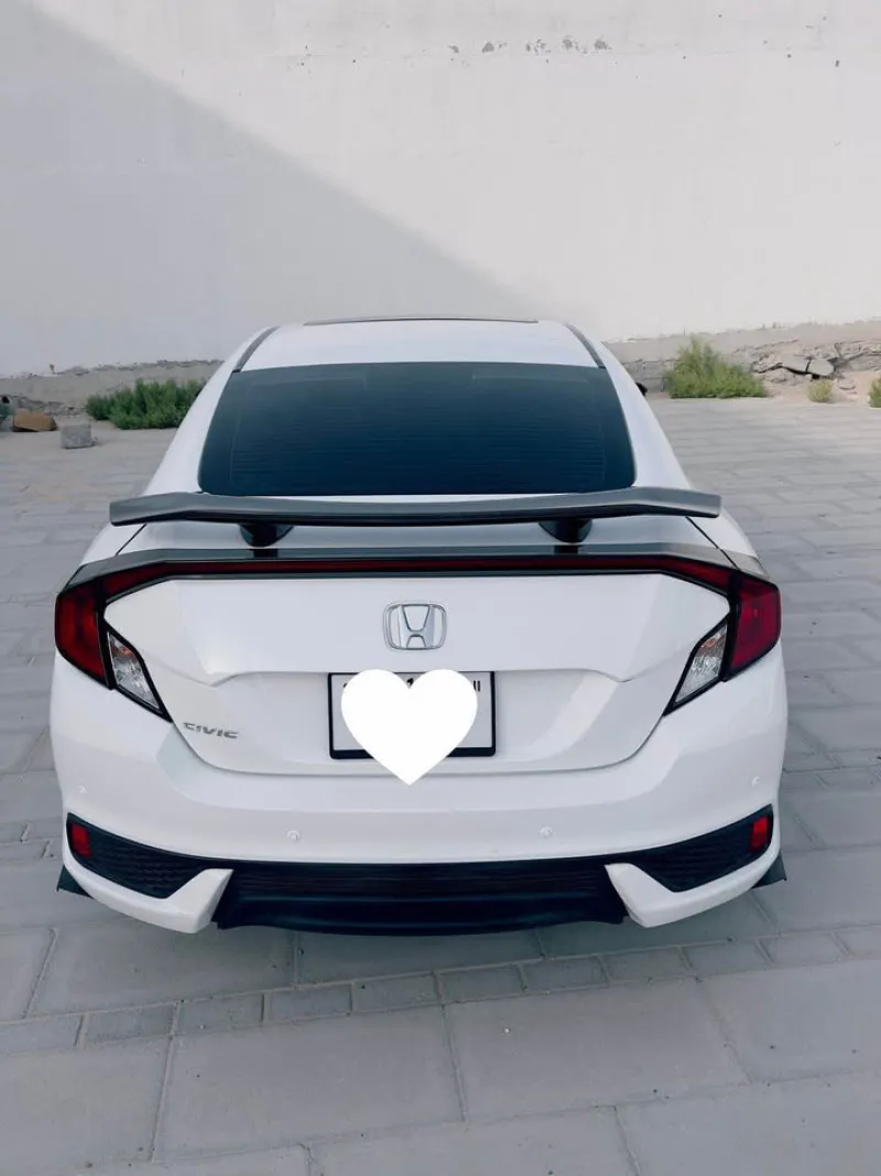 2017 هوندا سيفك in Dubai
