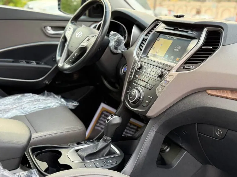2017 Hyundai Santa Fe in Dubai