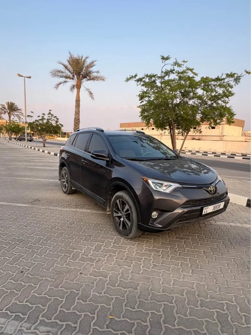 2017 تويوتا راف ٤ in Dubai