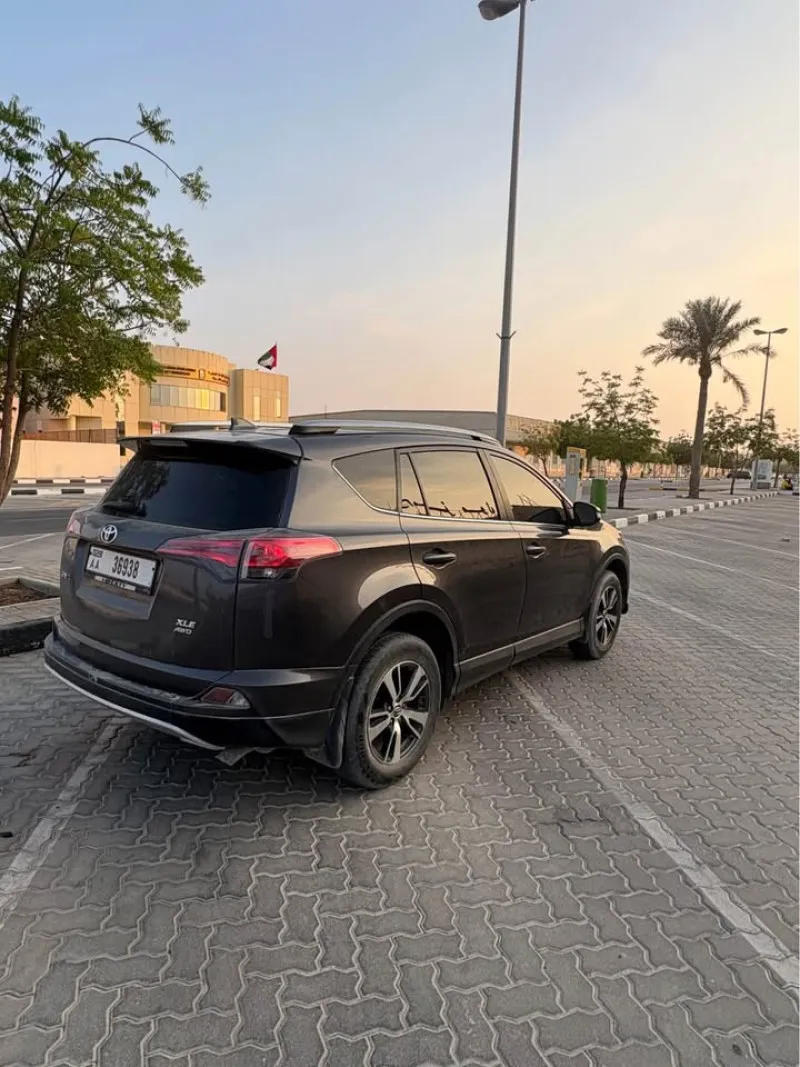 2017 تويوتا راف ٤ in Dubai