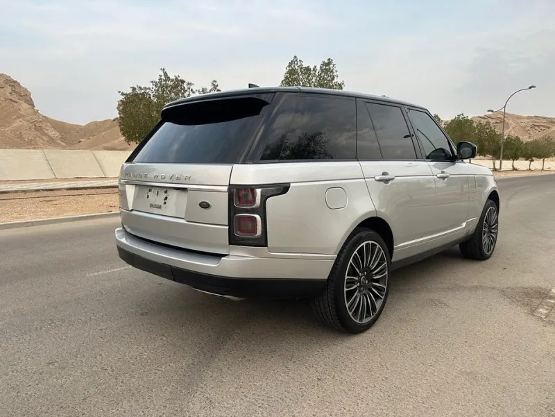 2017 Land Rover Range Rover in Dubai