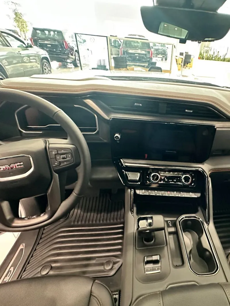 2022 GMC Sierra in Dubai