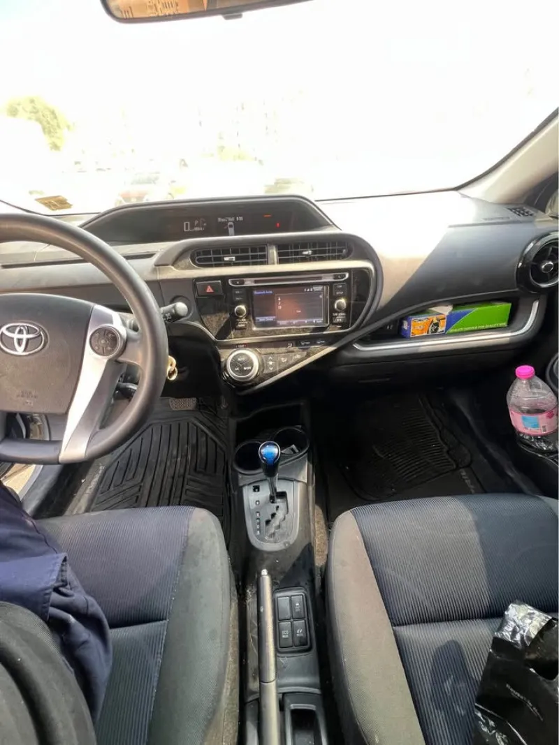 2015 Toyota Prius in Dubai
