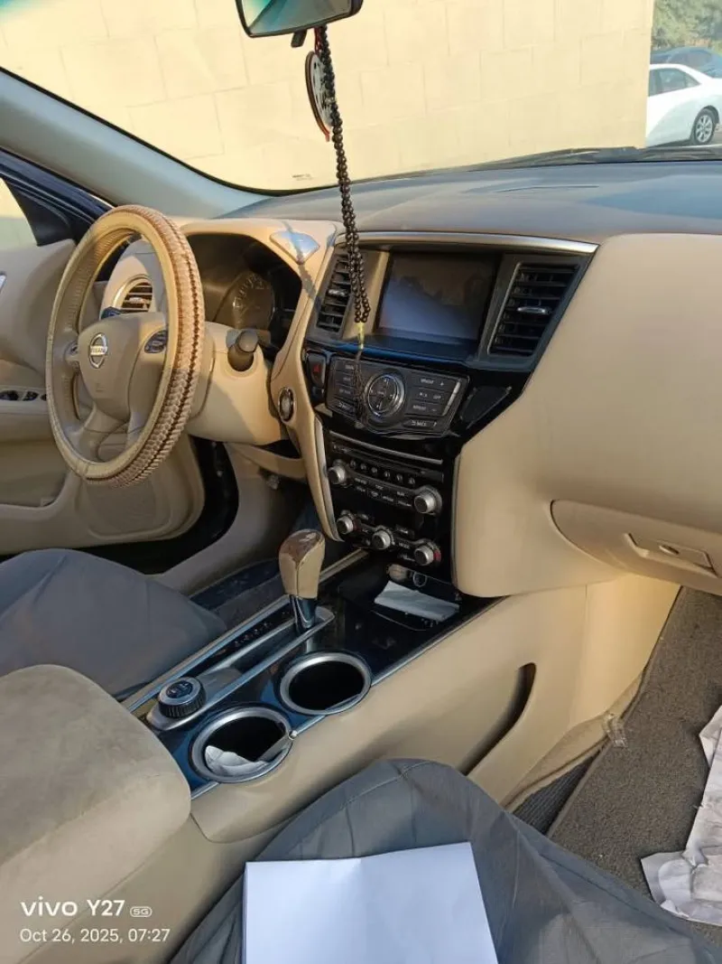 2015 Nissan Pathfinder in Dubai
