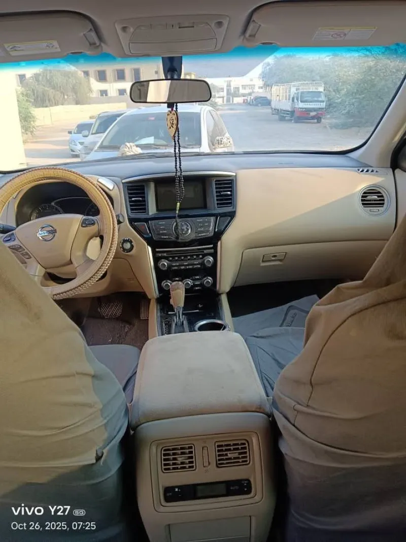 2015 Nissan Pathfinder in Dubai