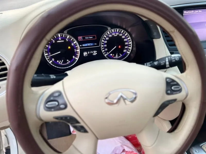 2013 Infiniti JX35 in Dubai