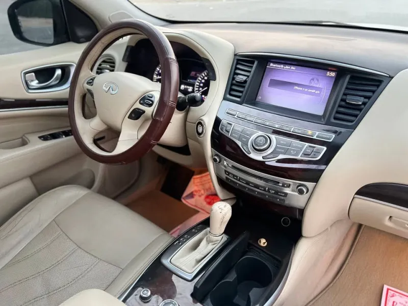 2013 Infiniti JX35 in Dubai