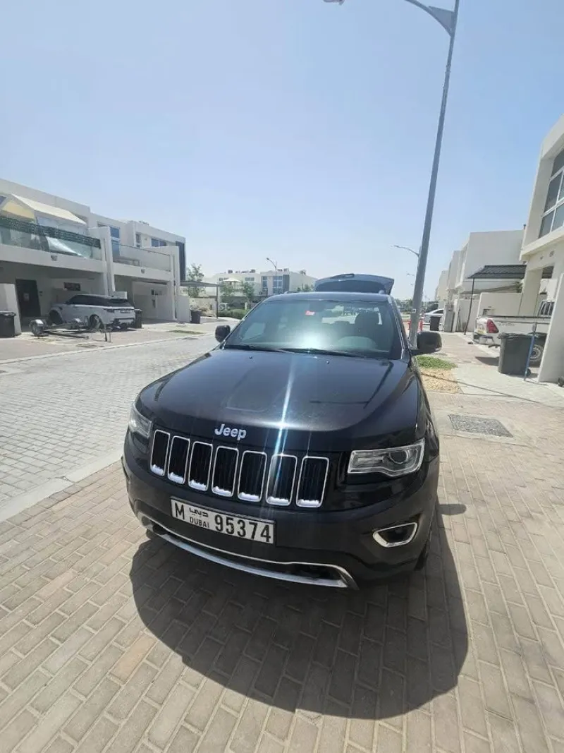 2015 جييب جراند شيروكي in Dubai