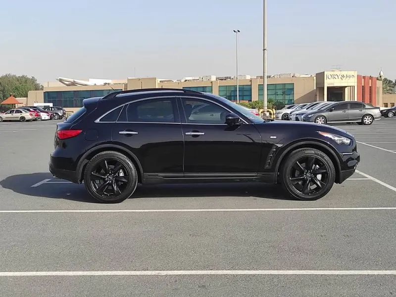 2017 إنفينيتي كيو آكس٧٠ in Dubai