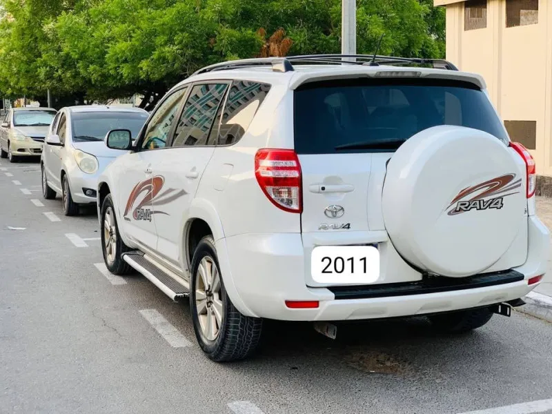 2011 تويوتا راف ٤ in Dubai