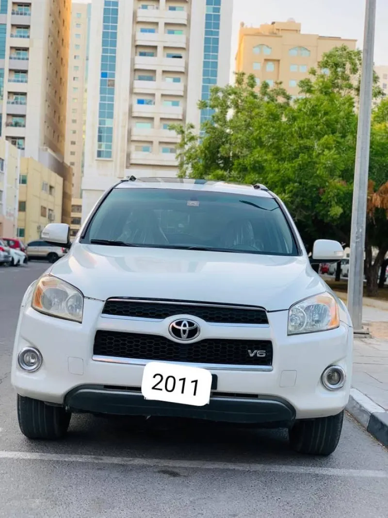 2011 تويوتا راف ٤ in Dubai