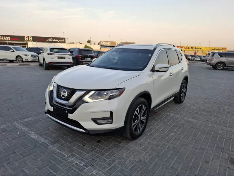 2020 Nissan Rogue in Dubai