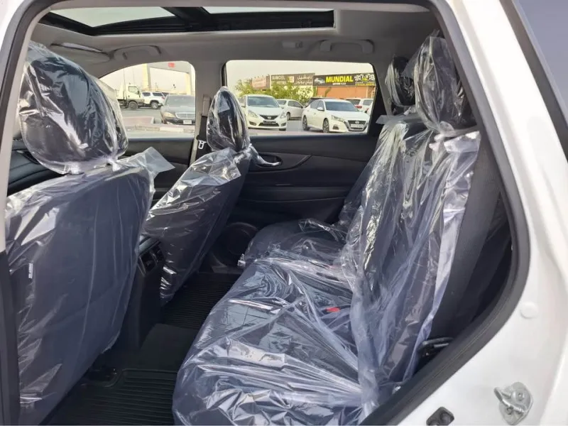2020 Nissan Rogue in Dubai