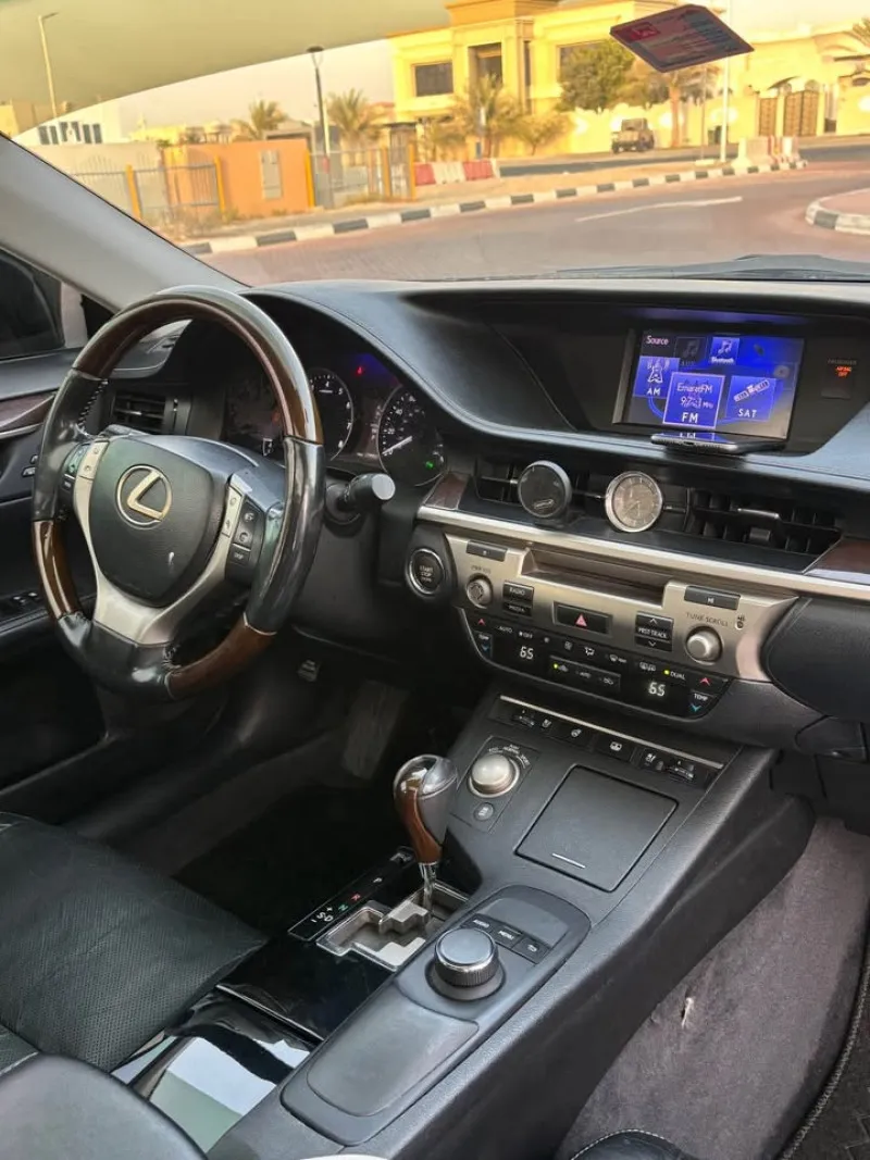 2013 Lexus ES in Dubai