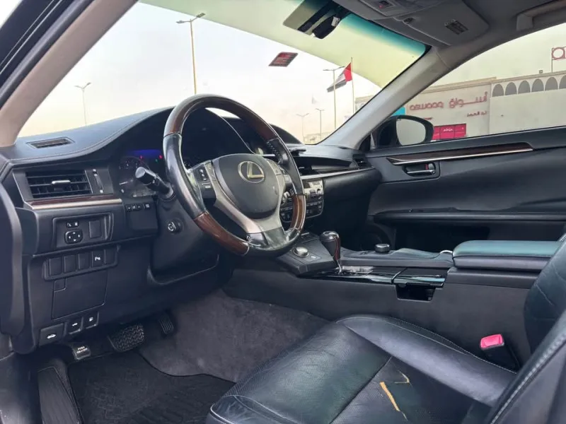 2013 Lexus ES in Dubai