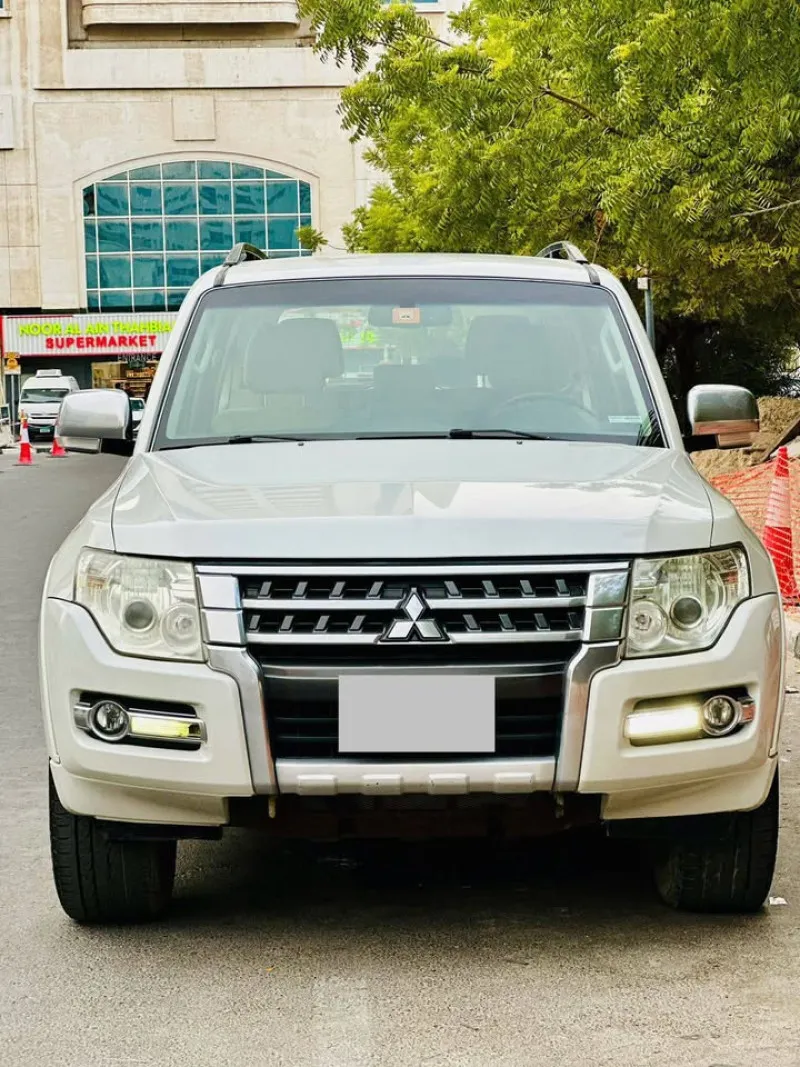 2017 ميتسوبيشي باجيرو in Dubai