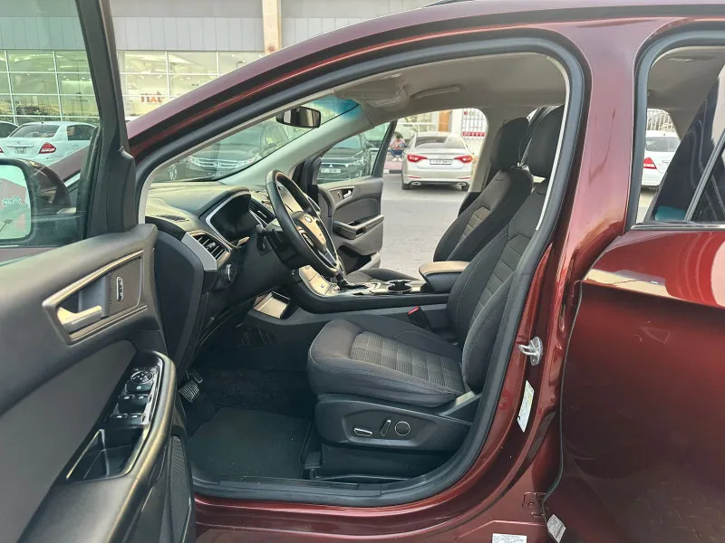 2016 Ford Edge in Dubai