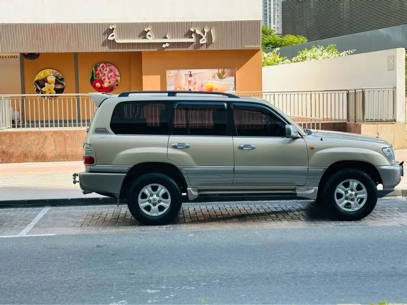 2004 تويوتا لاند كروزر in Dubai
