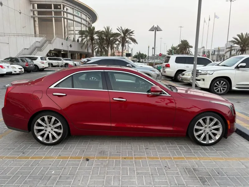 2015 كاديلاك آي تي أس in Dubai