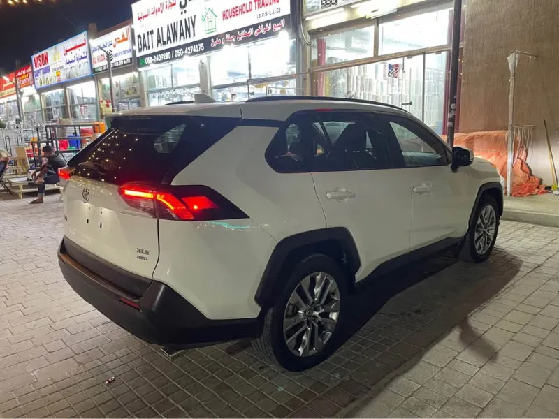2020 تويوتا راف ٤ in Dubai