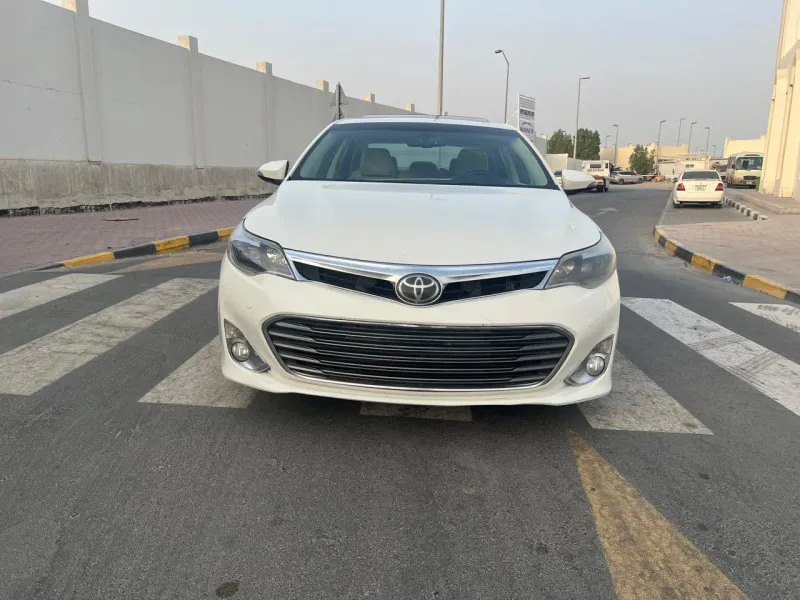2013 تويوتا افالون in Dubai