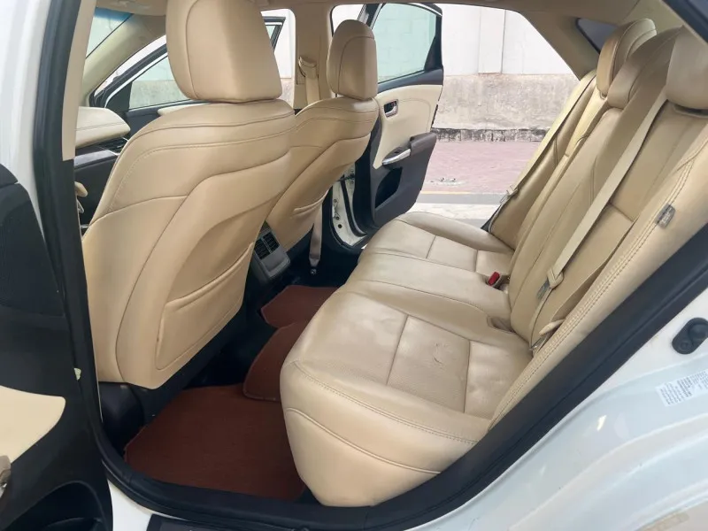 2013 تويوتا افالون in Dubai