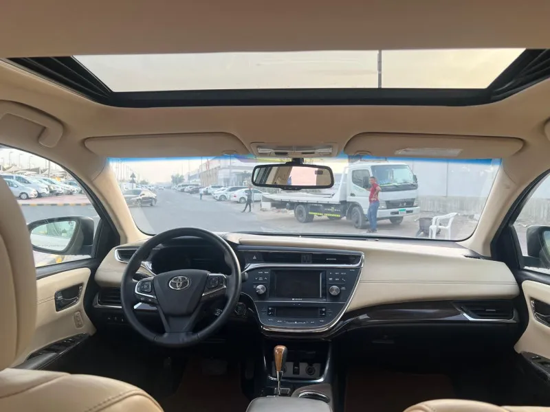 2013 تويوتا افالون in Dubai