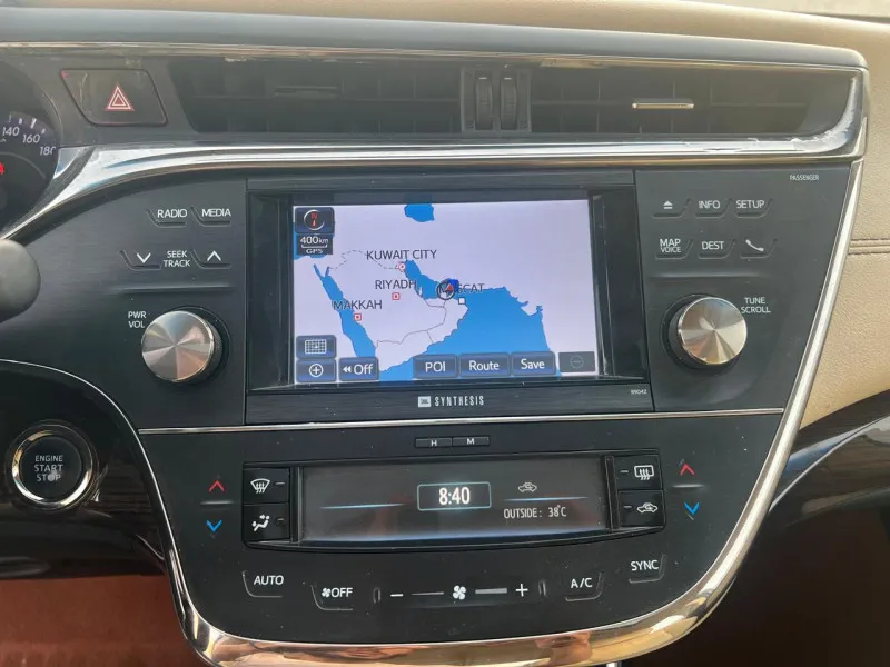 2013 تويوتا افالون in Dubai