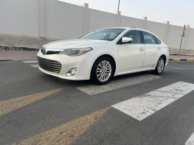 2013 تويوتا افالون in Dubai